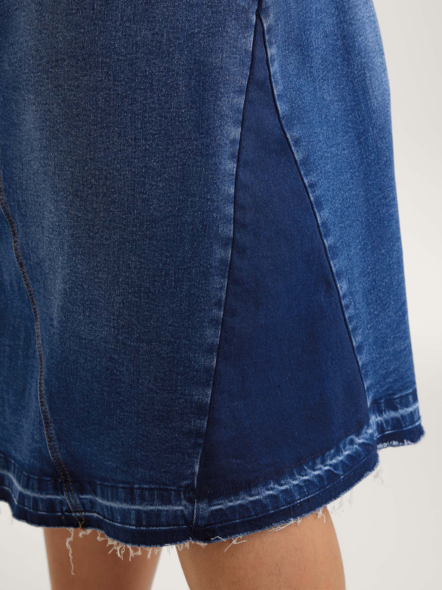 Frayed No Slit Seamed Shadow Wash Denim Skirt - Image 3