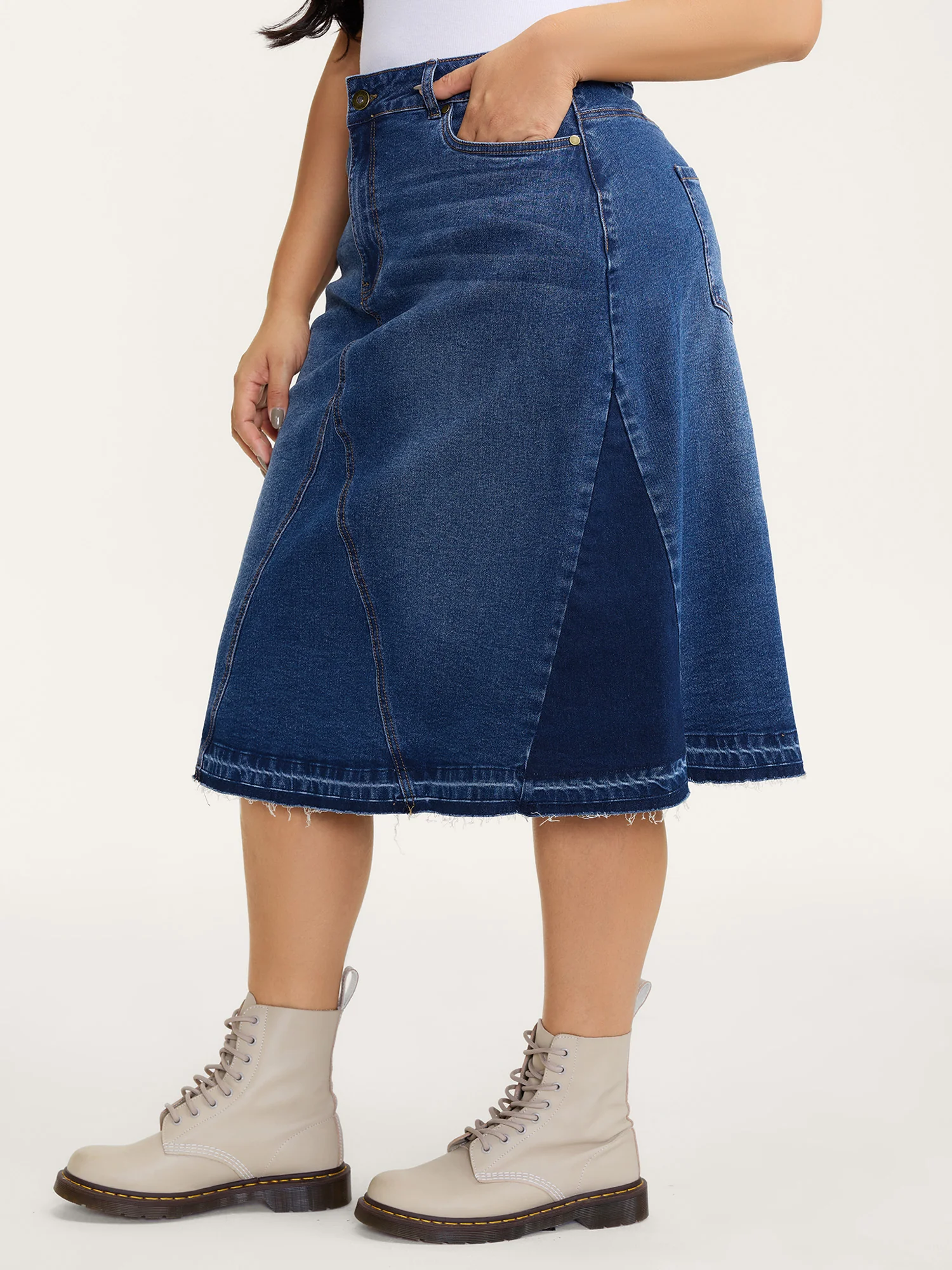 Frayed No Slit Seamed Shadow Wash Denim Skirt - Image 4