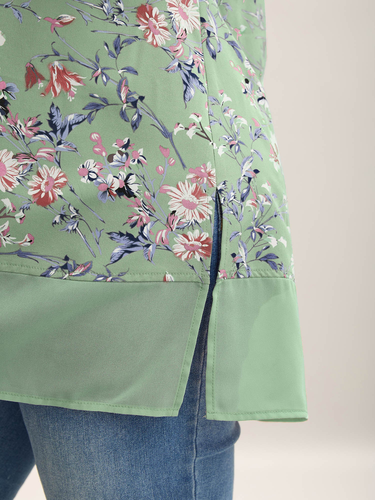 Garden Print Spliced V-Neck Blouse - Image 11