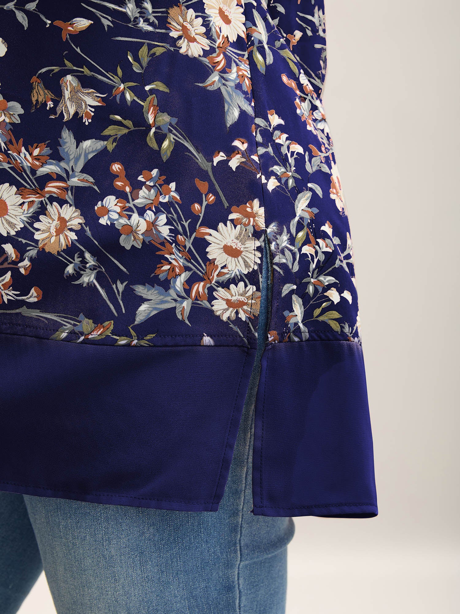 Garden Print Spliced V-Neck Blouse - Image 25