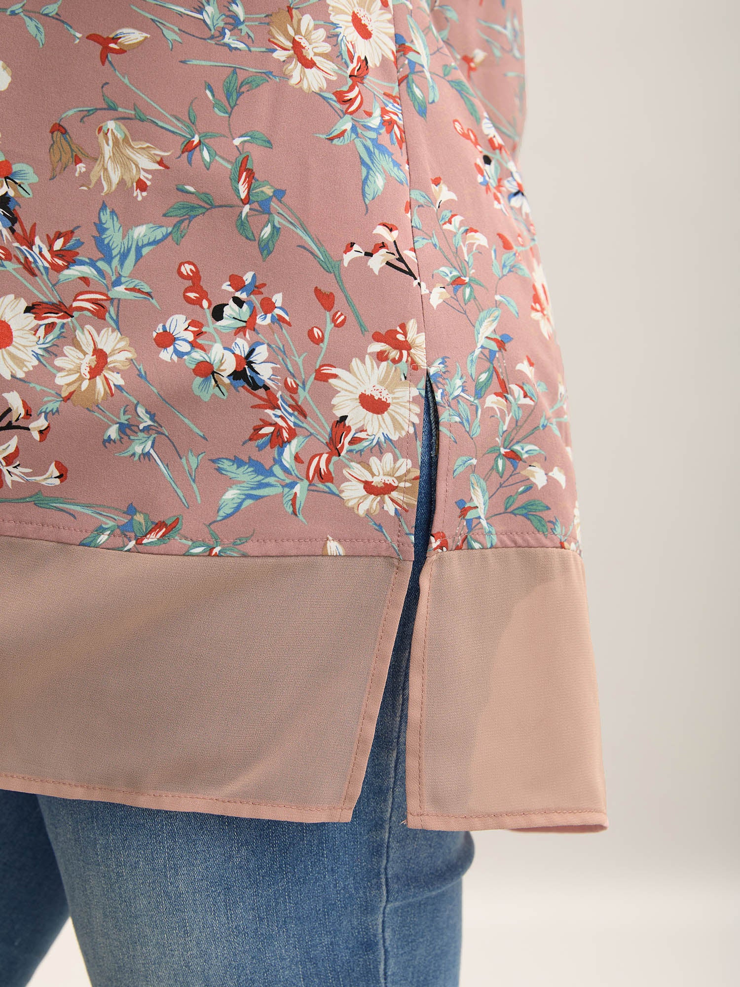 Garden Print Spliced V-Neck Blouse - Image 4