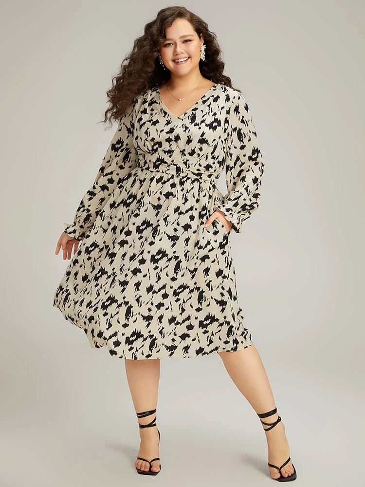 Geometric Contrast Belted Elastic Cuffs Dress - Image 4