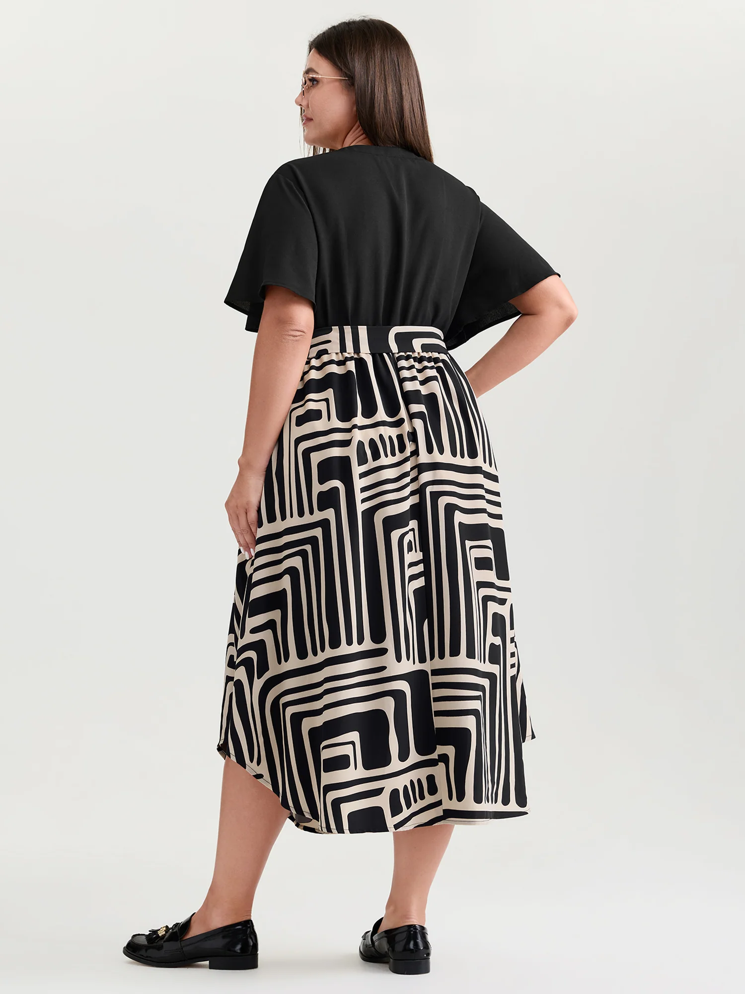 Geometric Contrast Print Arc-Hem Midi Dress - Image 4