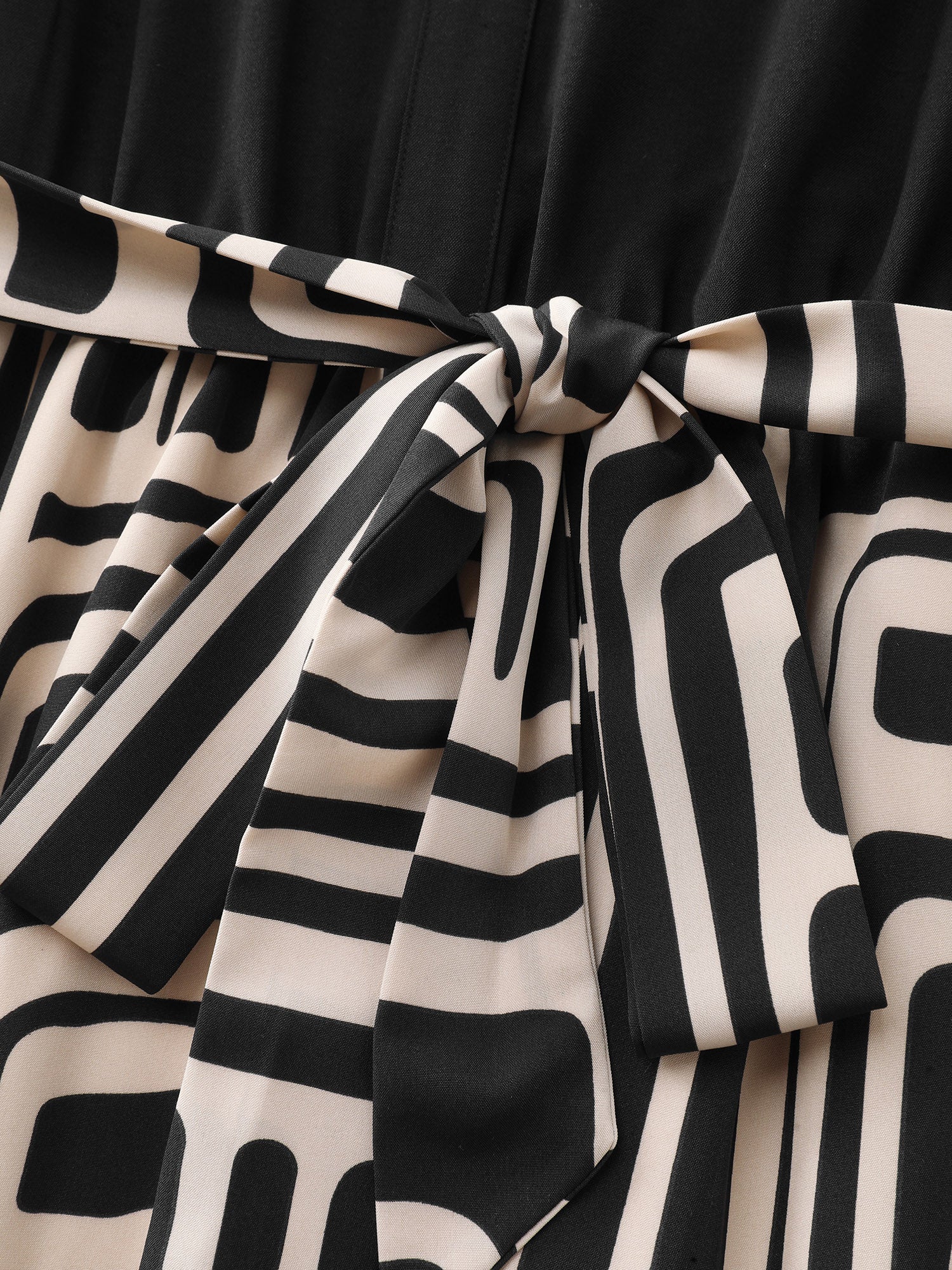 Geometric Contrast Print Arc-Hem Midi Dress - Image 5