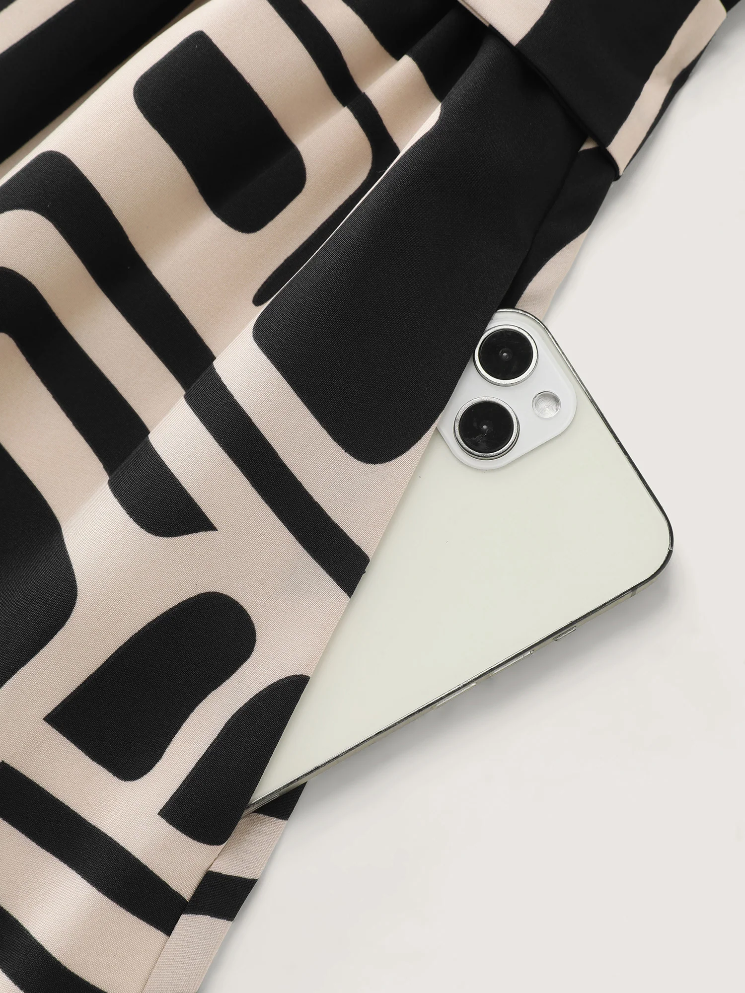 Geometric Contrast Print Arc-Hem Midi Dress - Image 6