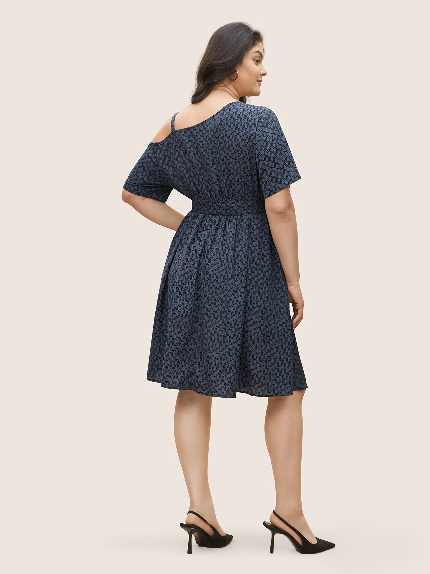 Geometric Metal Chain Detail Belted Dress - Image 3