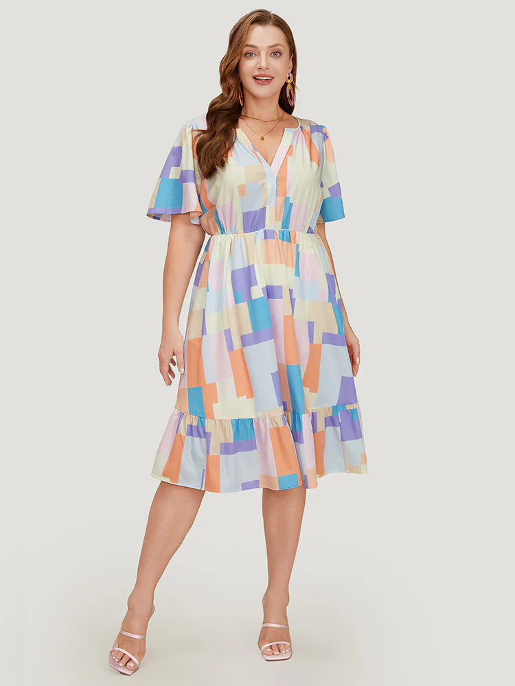 Geometric Notched Pocket Shirred Flutter Hem Dress - Image 3