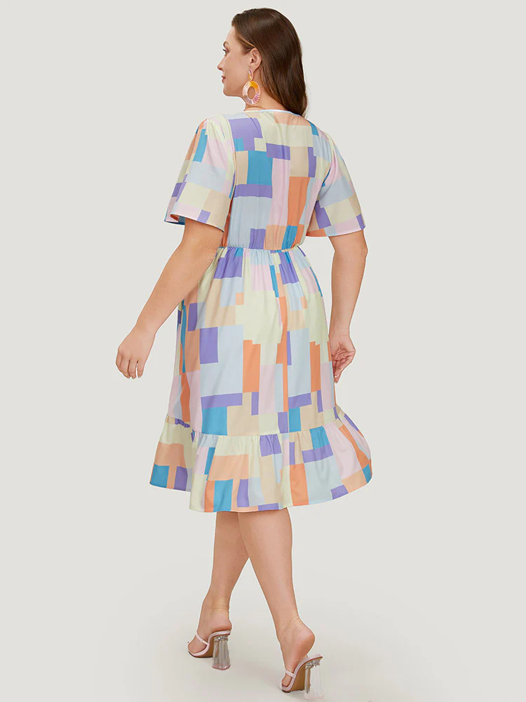 Geometric Notched Pocket Shirred Flutter Hem Dress - Image 4