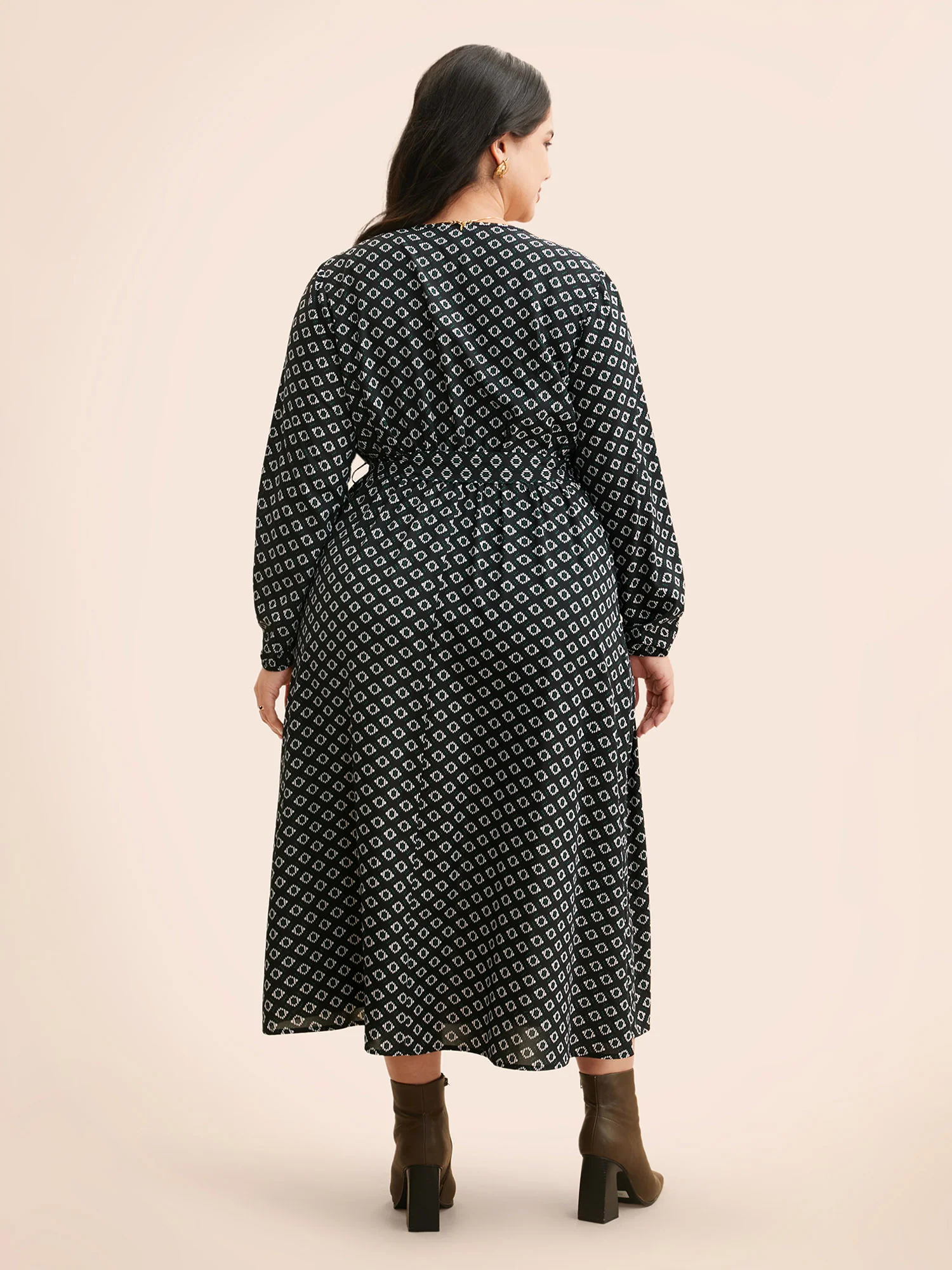 Geometric Overlap Collar Belted Dress - Image 4