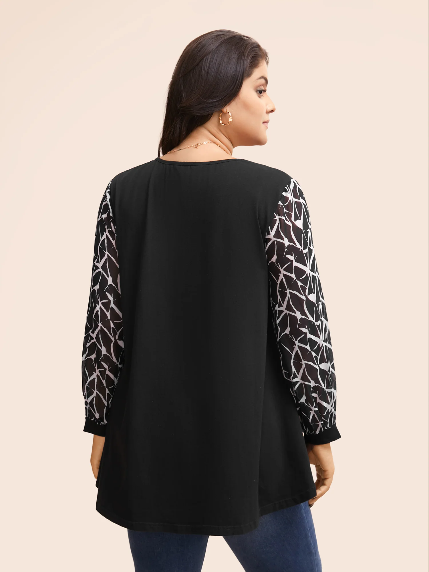 Geometric Patchwork Mesh Pocket T-shirt - Image 4