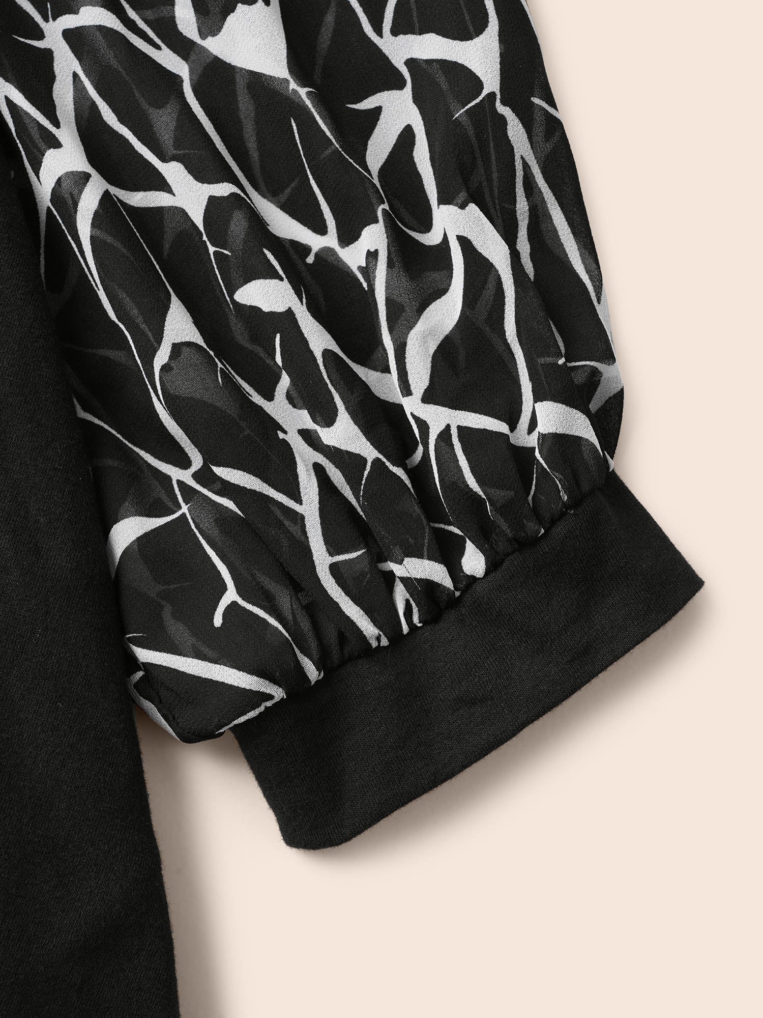 Geometric Patchwork Mesh Pocket T-shirt - Image 6