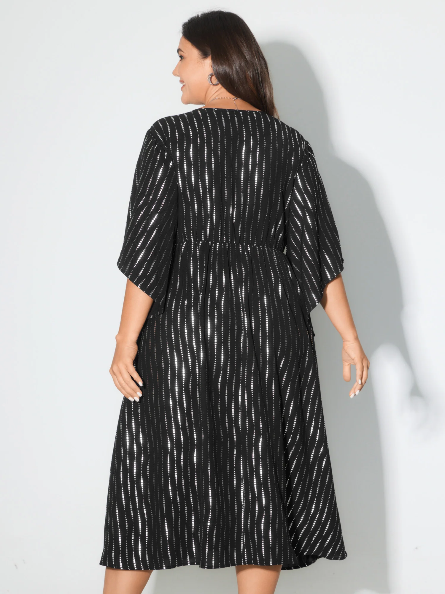 Geometric Pattern Flared Sleeve Midi Dress - Image 4