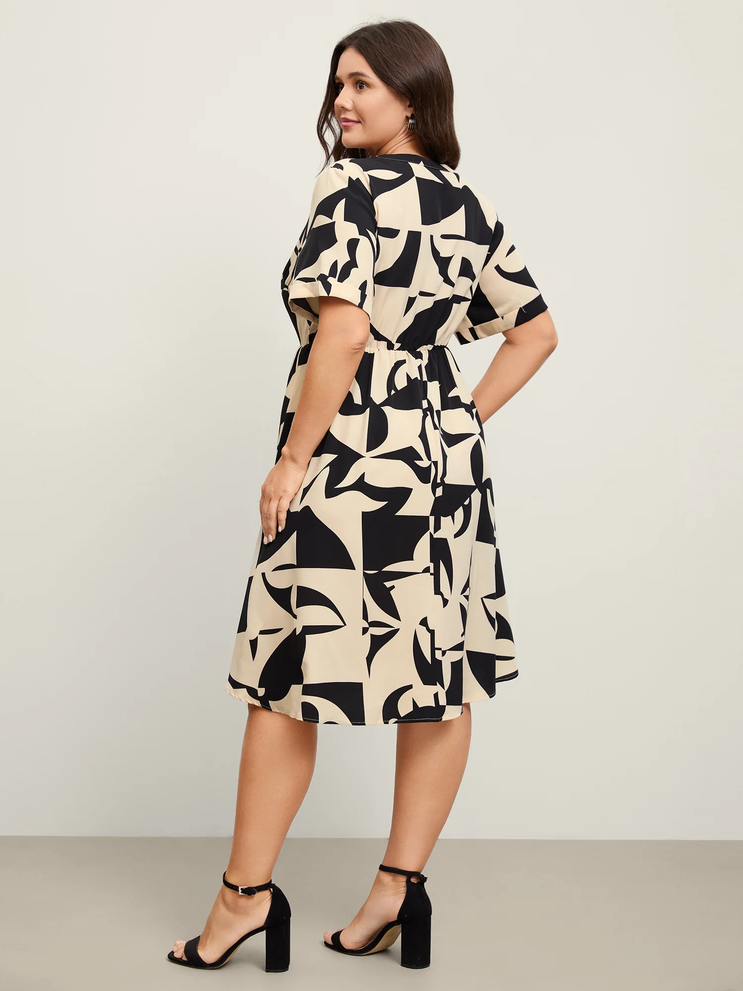 Geometric Print Arc Hem Midi Dress - Image 4