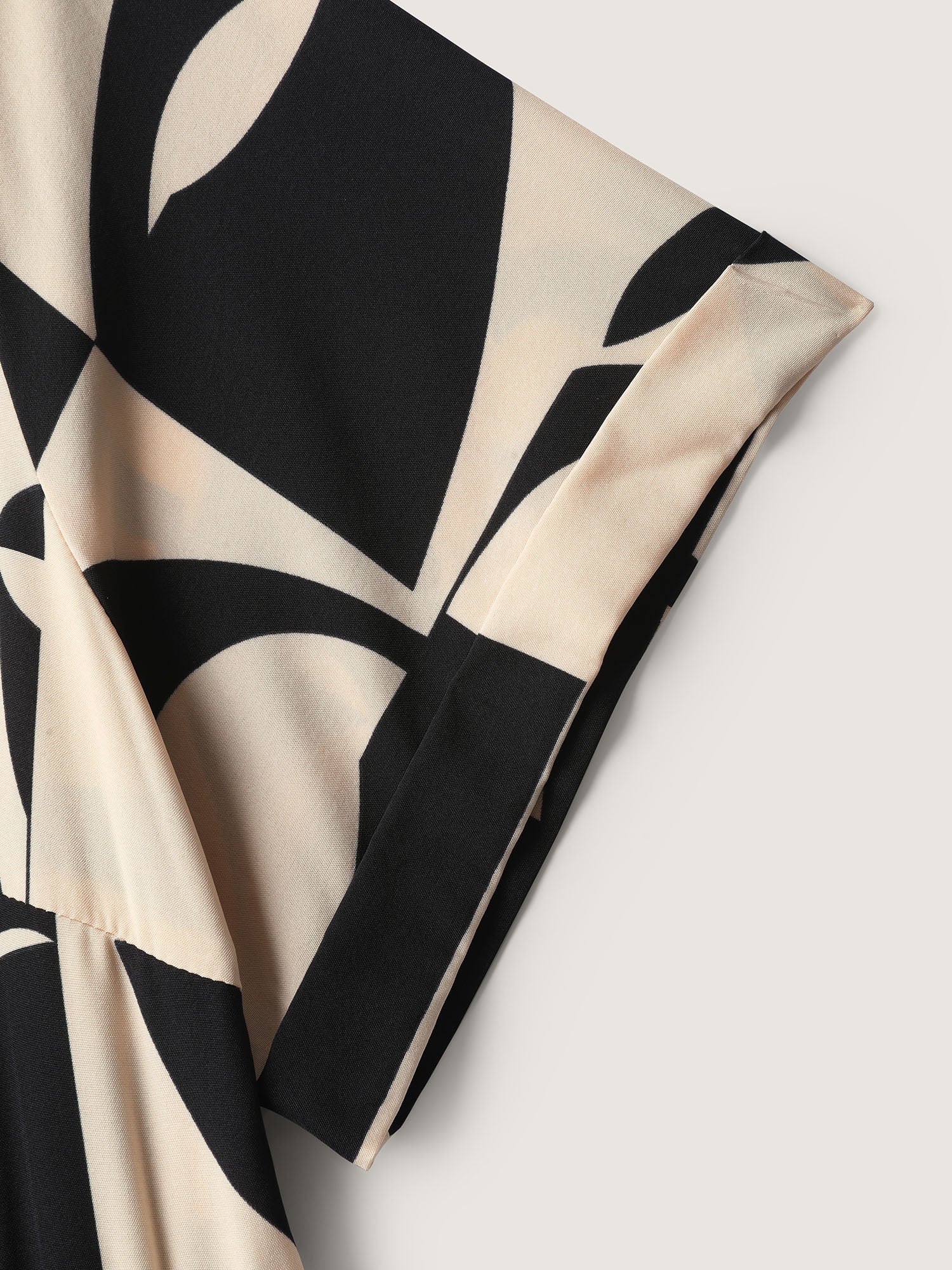 Geometric Print Arc Hem Midi Dress - Image 5