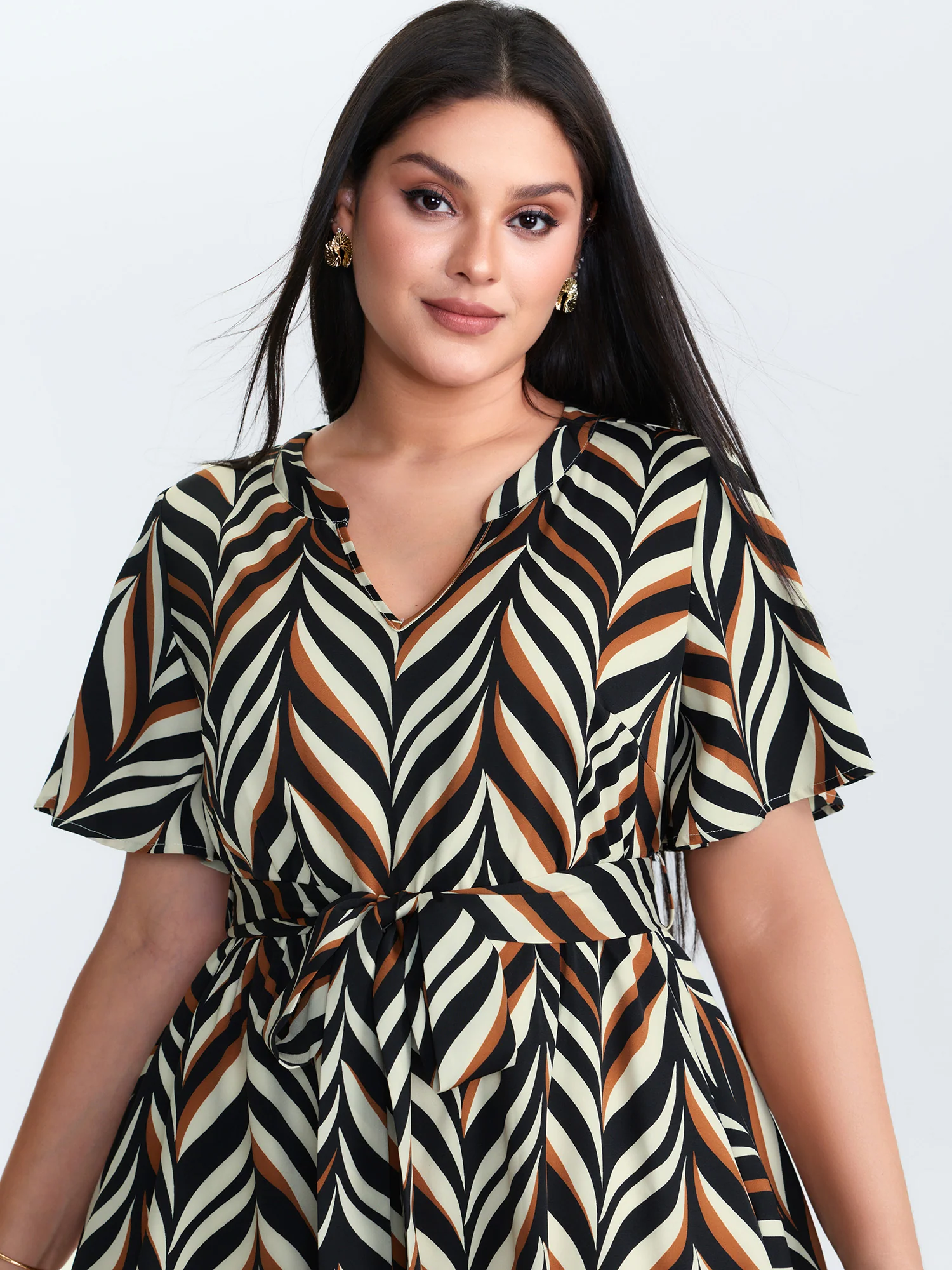 Geometric Print Belted Waist Flared Sleeve Midi Dress - Image 2