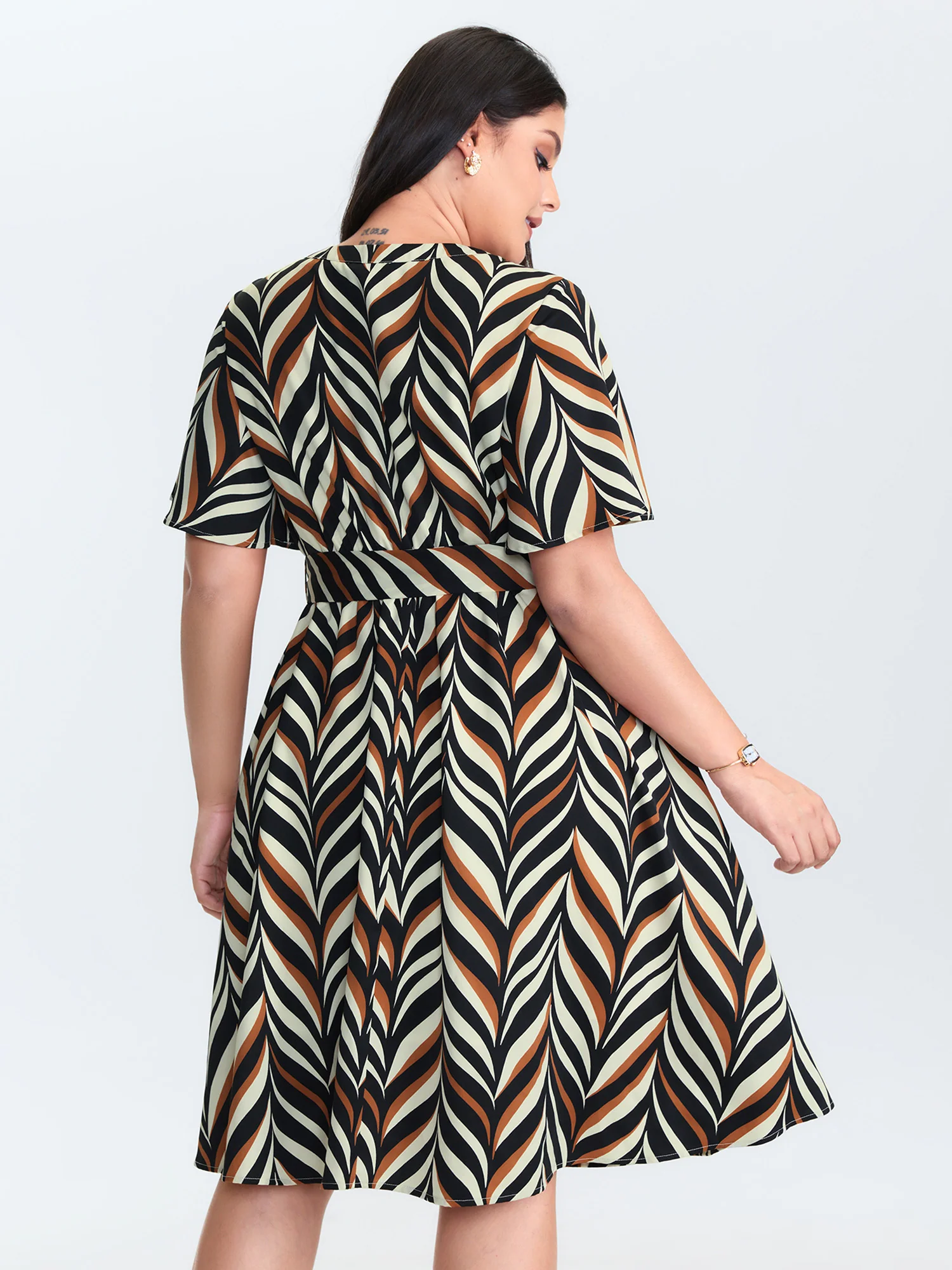 Geometric Print Belted Waist Flared Sleeve Midi Dress - Image 4