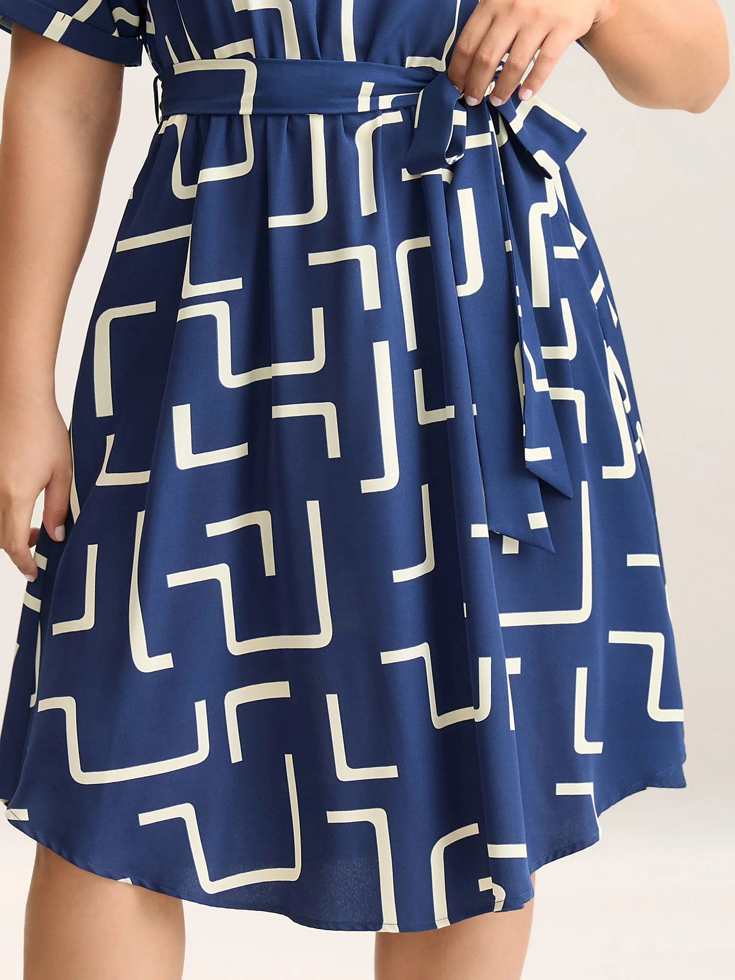Geometric Print Curved Hem Midi Dress - Image 2