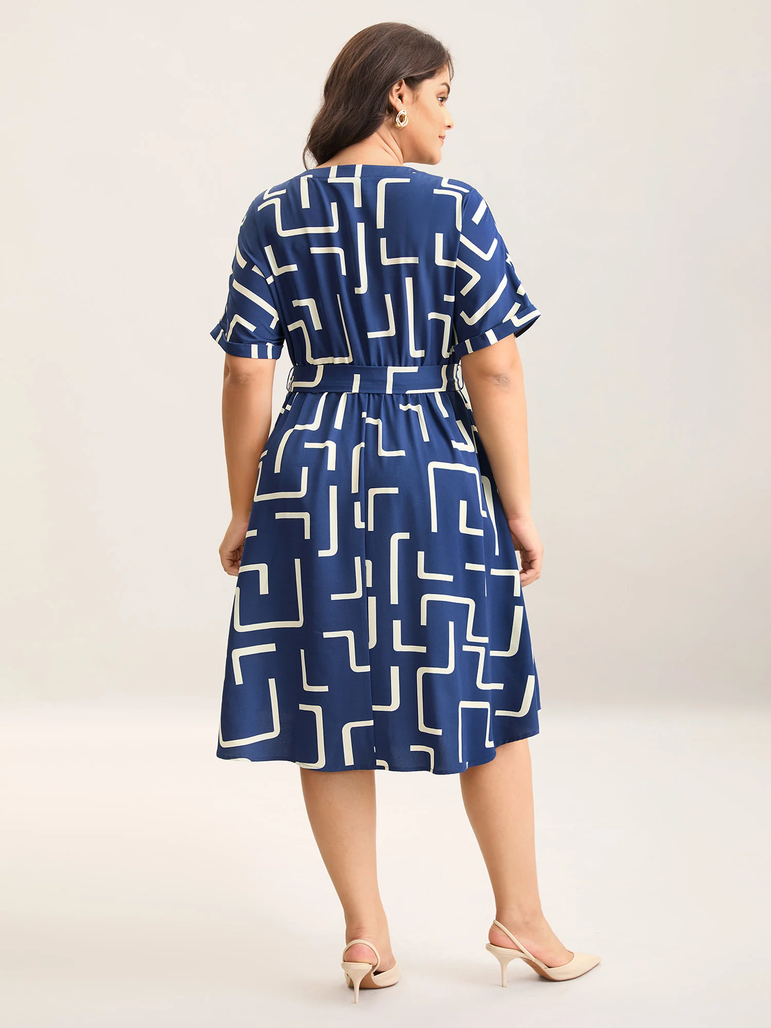 Geometric Print Curved Hem Midi Dress - Image 4