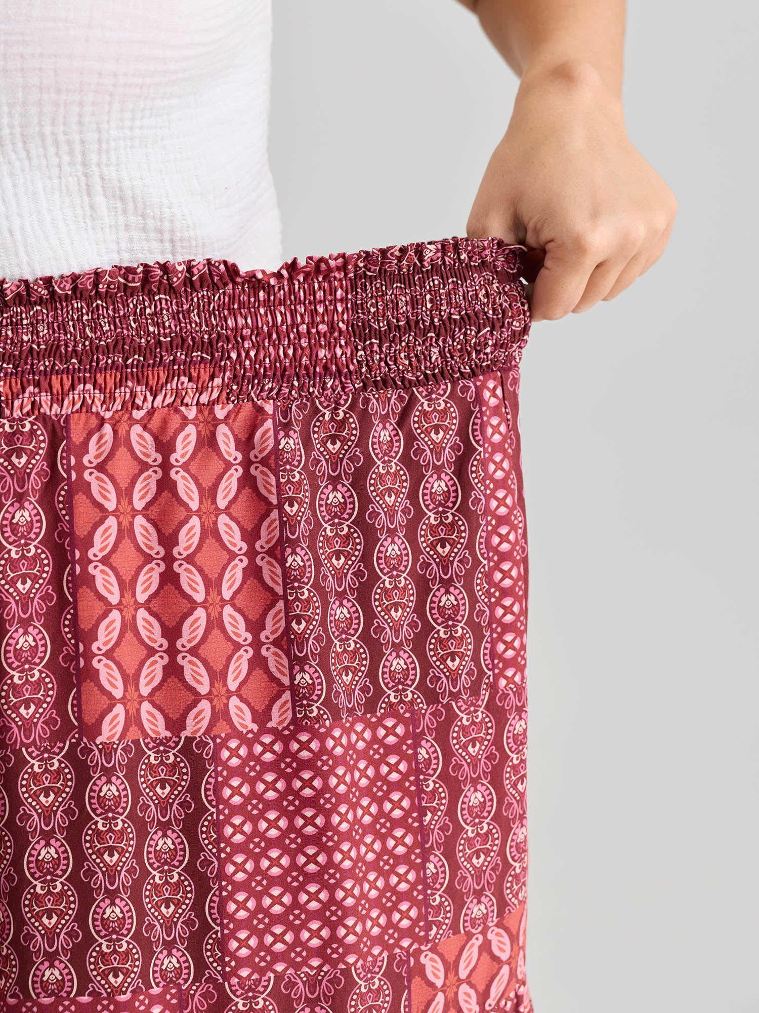 Geometric Print Flared Shirred Waist Pants - Image 4