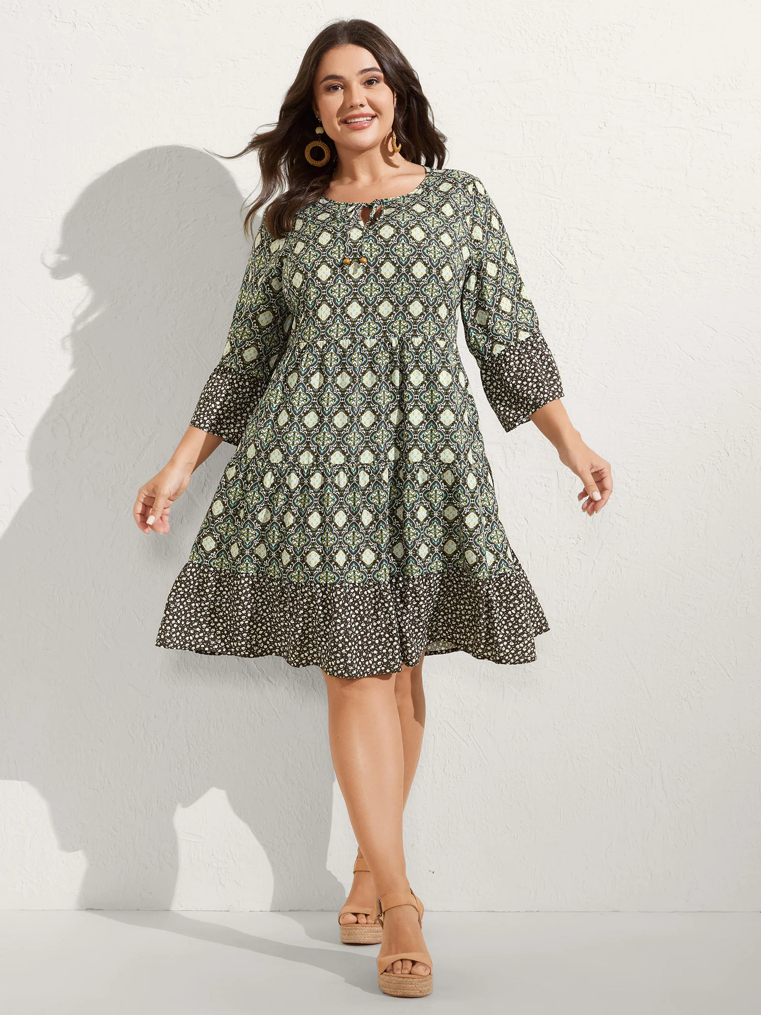Geometric Print Flared Sleeve Tiered Midi Dress - Image 3