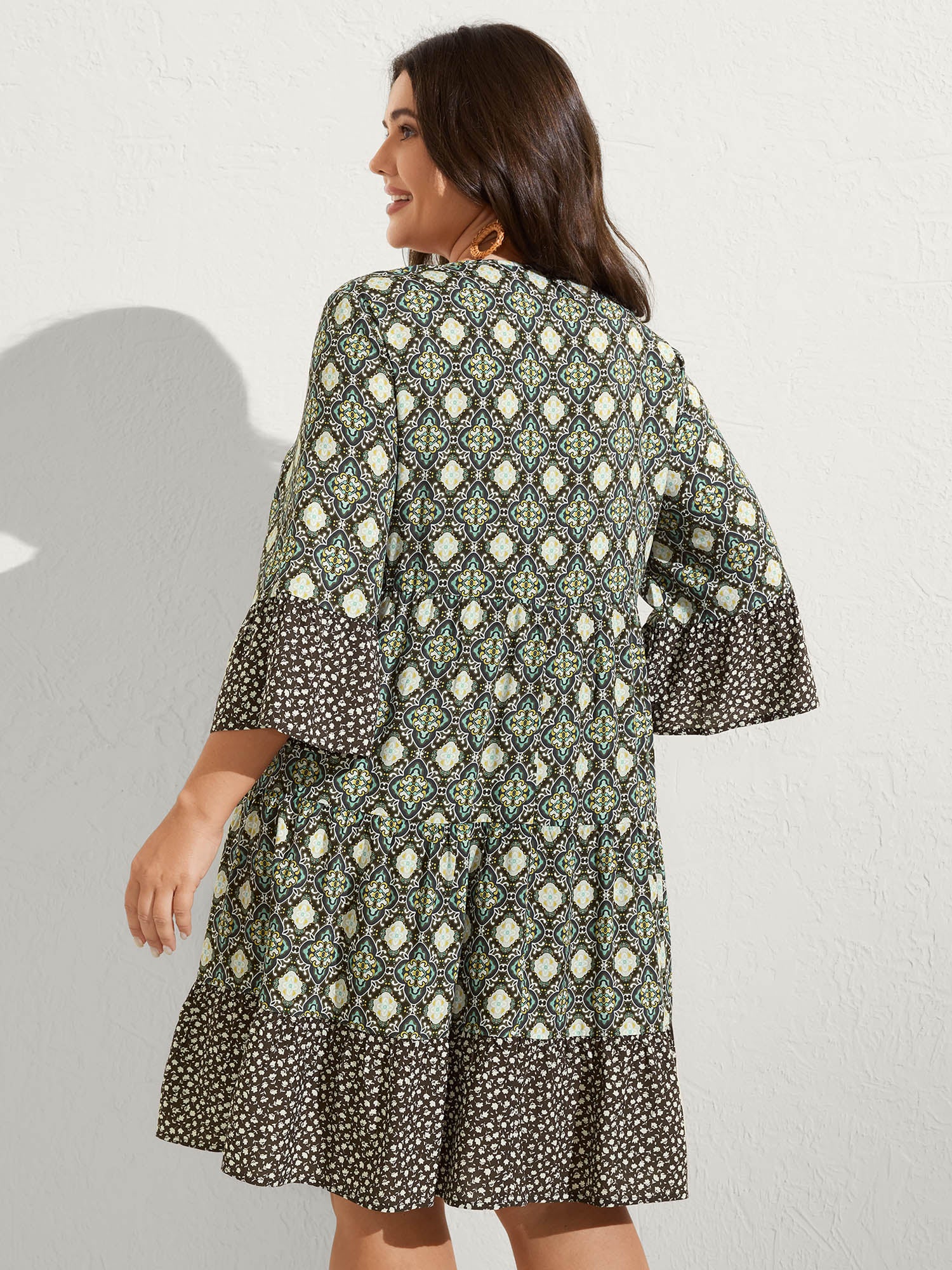 Geometric Print Flared Sleeve Tiered Midi Dress - Image 4