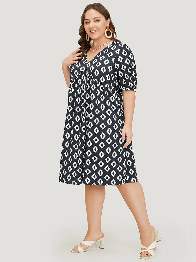 Geometric Print Gathered Pocket Puff Sleeve Dress - Image 3