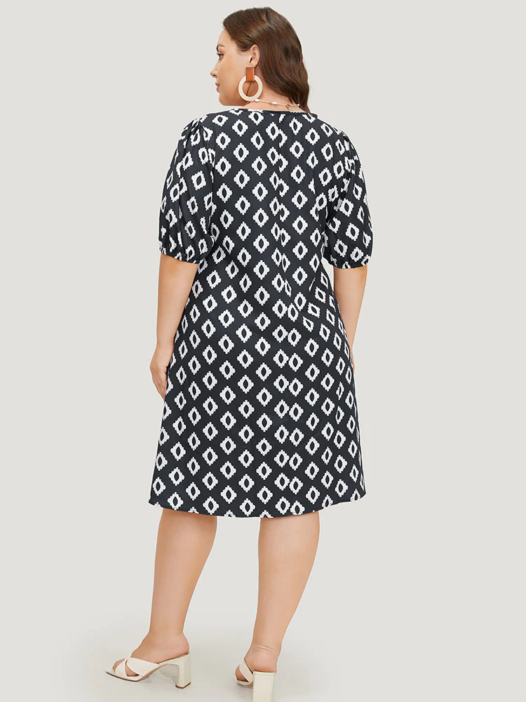 Geometric Print Gathered Pocket Puff Sleeve Dress - Image 6