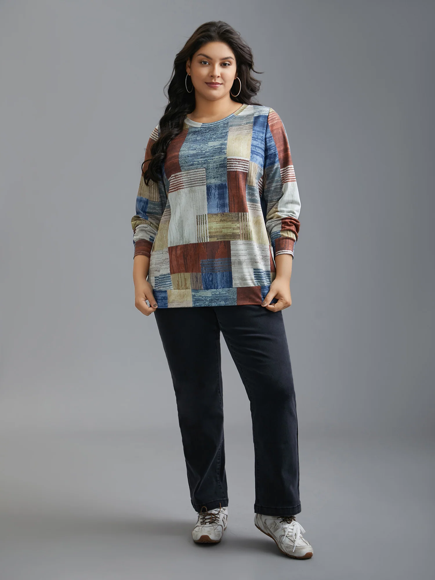 Geometric Print Round Neck Sweatshirt - Image 3