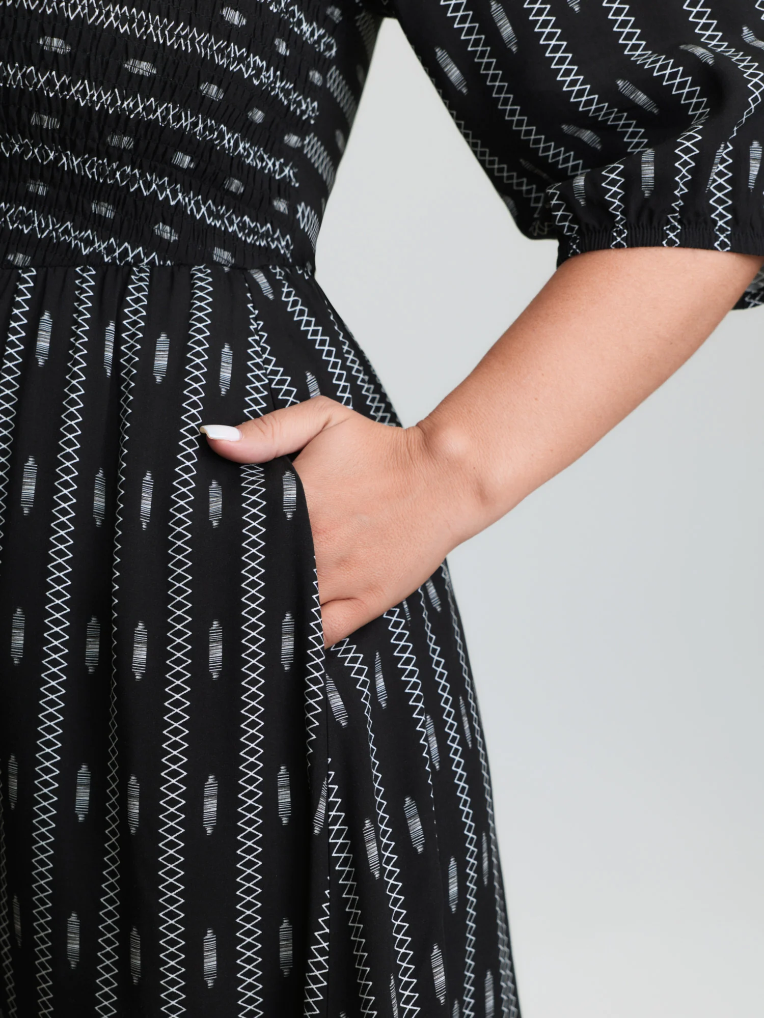 Geometric Print Shirred Square Neck Maxi Dress - Image 4