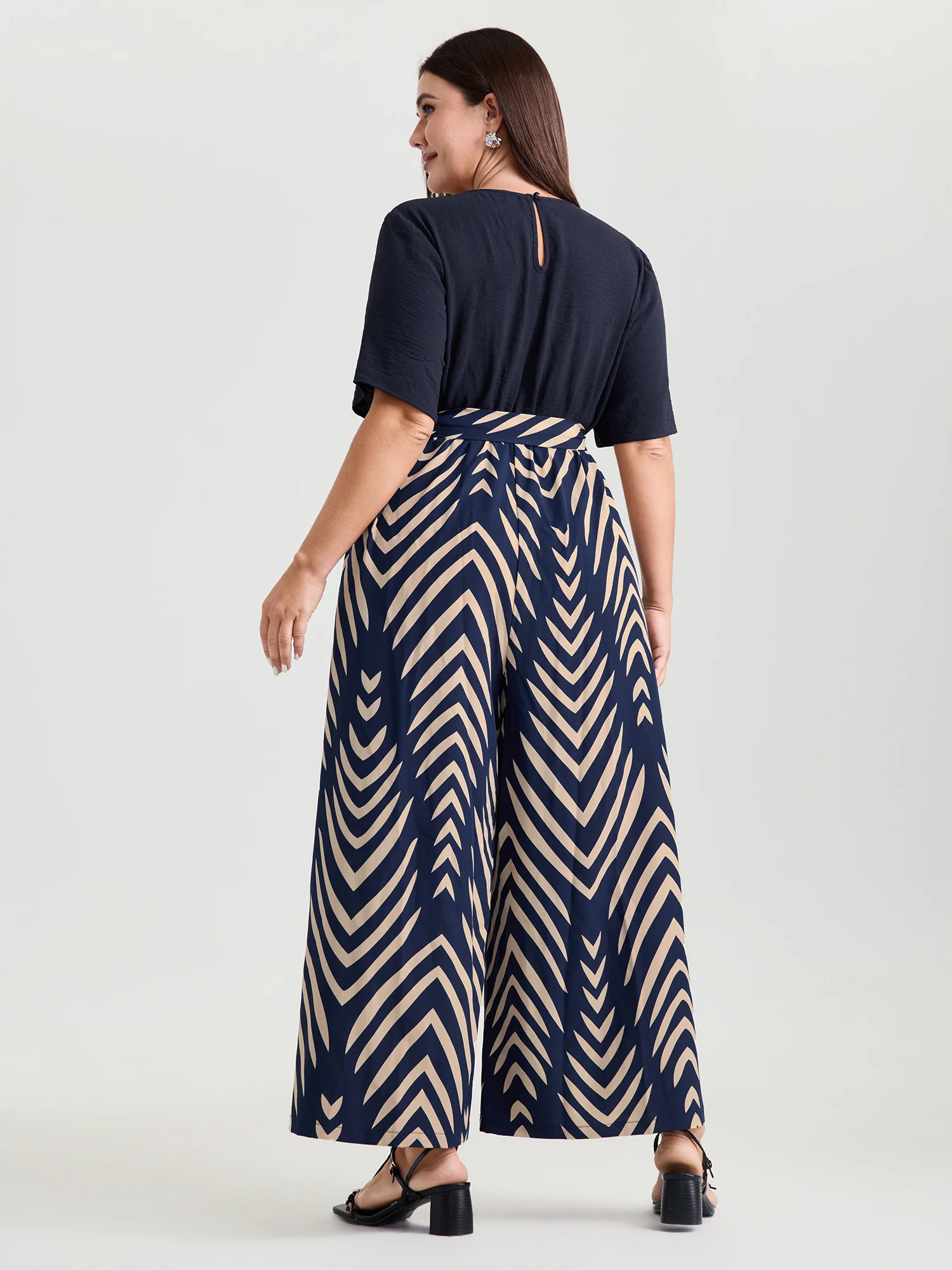 Geometric Print V-Neck Stretchy Jumpsuit - Image 4