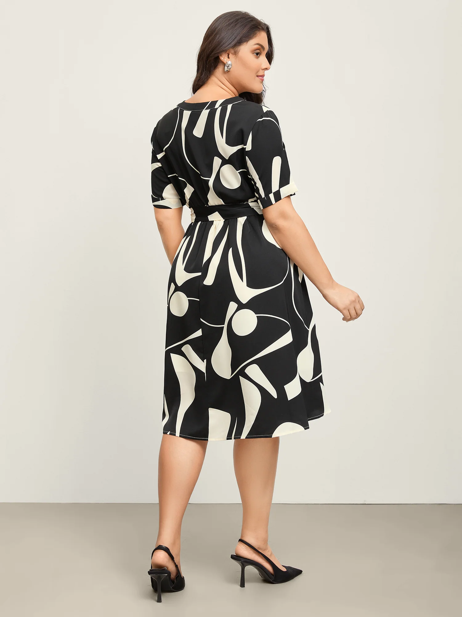 Geometric Print Waist-Tie Midi Dress - Image 4