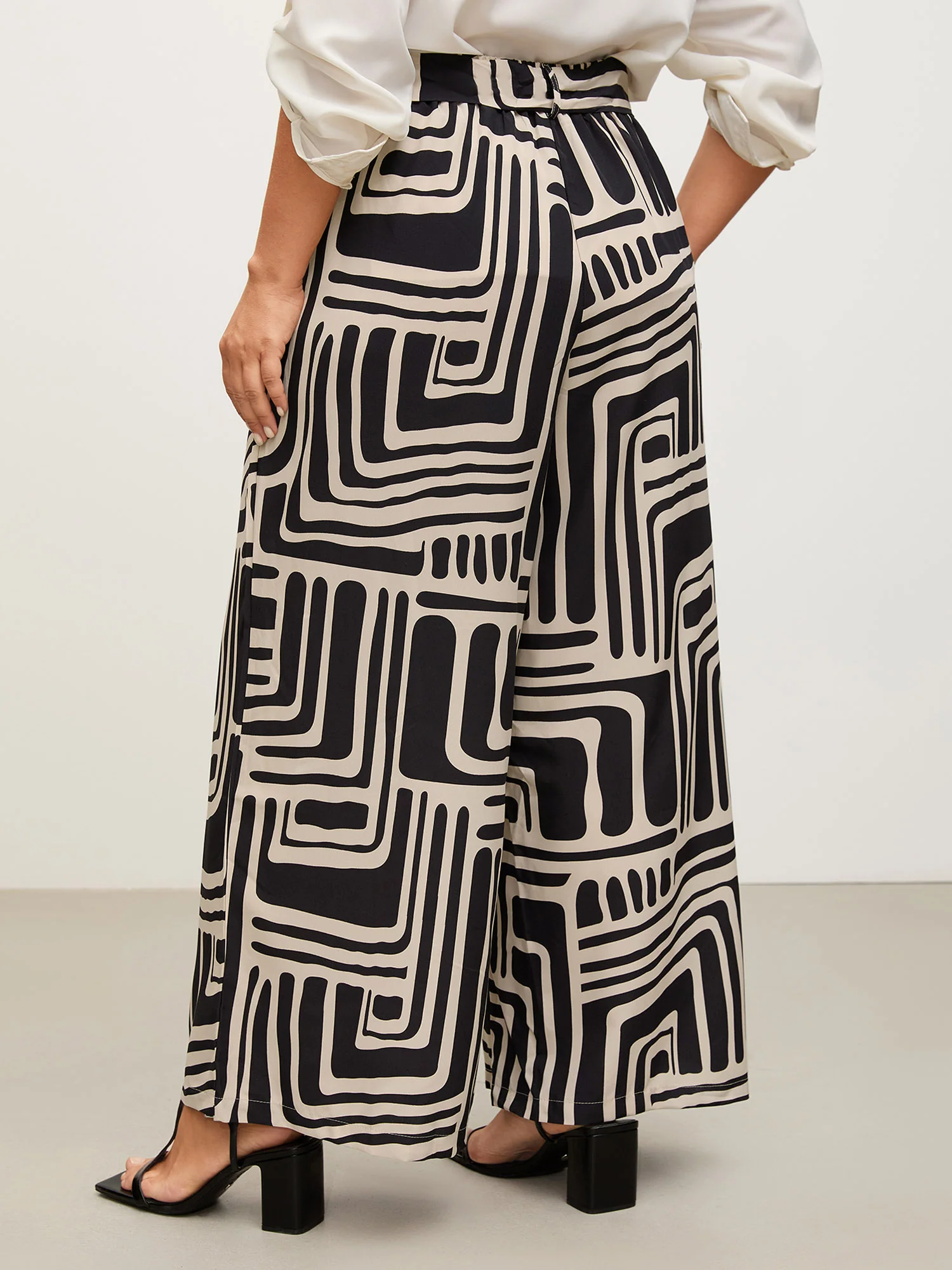 Geometric Print Wide-Leg Belted Pants - Image 5