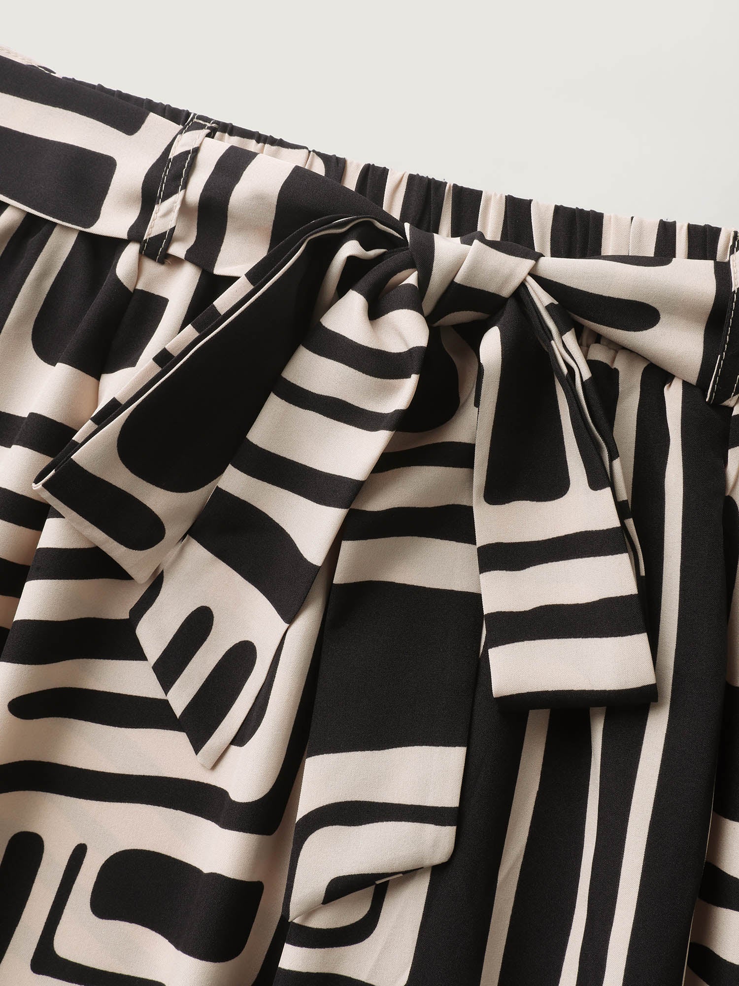 Geometric Print Wide-Leg Belted Pants - Image 6