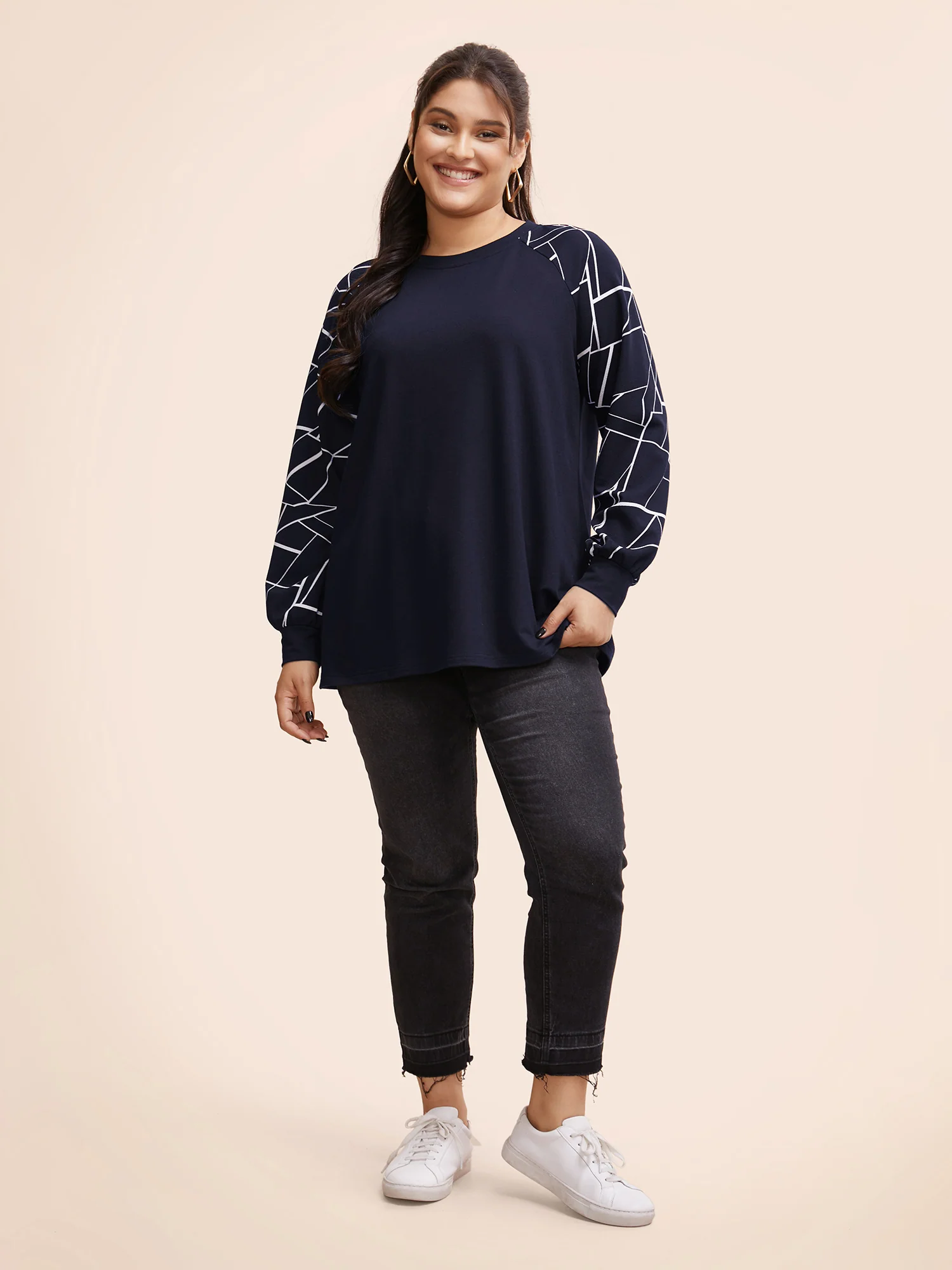 Geometric Round Neck Raglan Sleeve Sweatshirt - Image 10