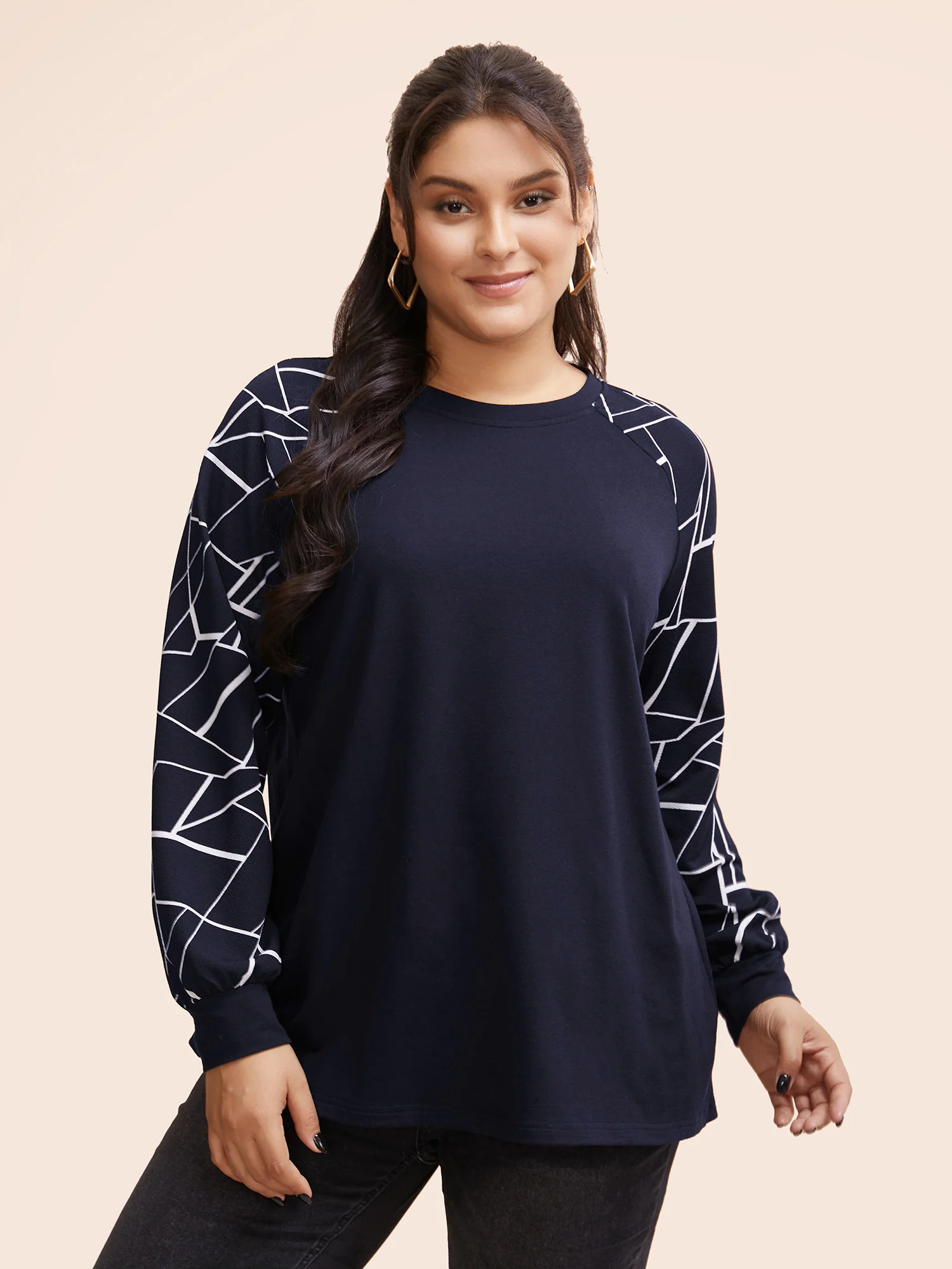 Geometric Round Neck Raglan Sleeve Sweatshirt - Image 11