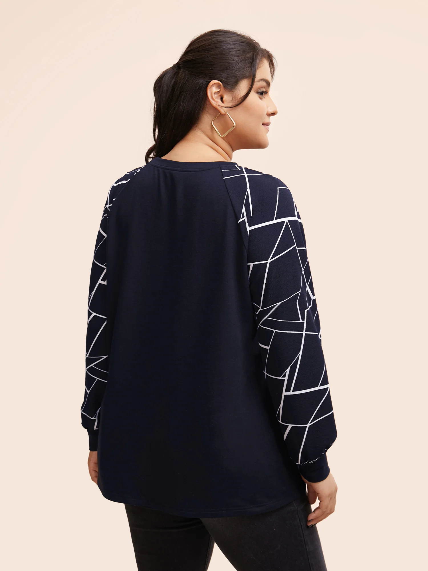 Geometric Round Neck Raglan Sleeve Sweatshirt - Image 13