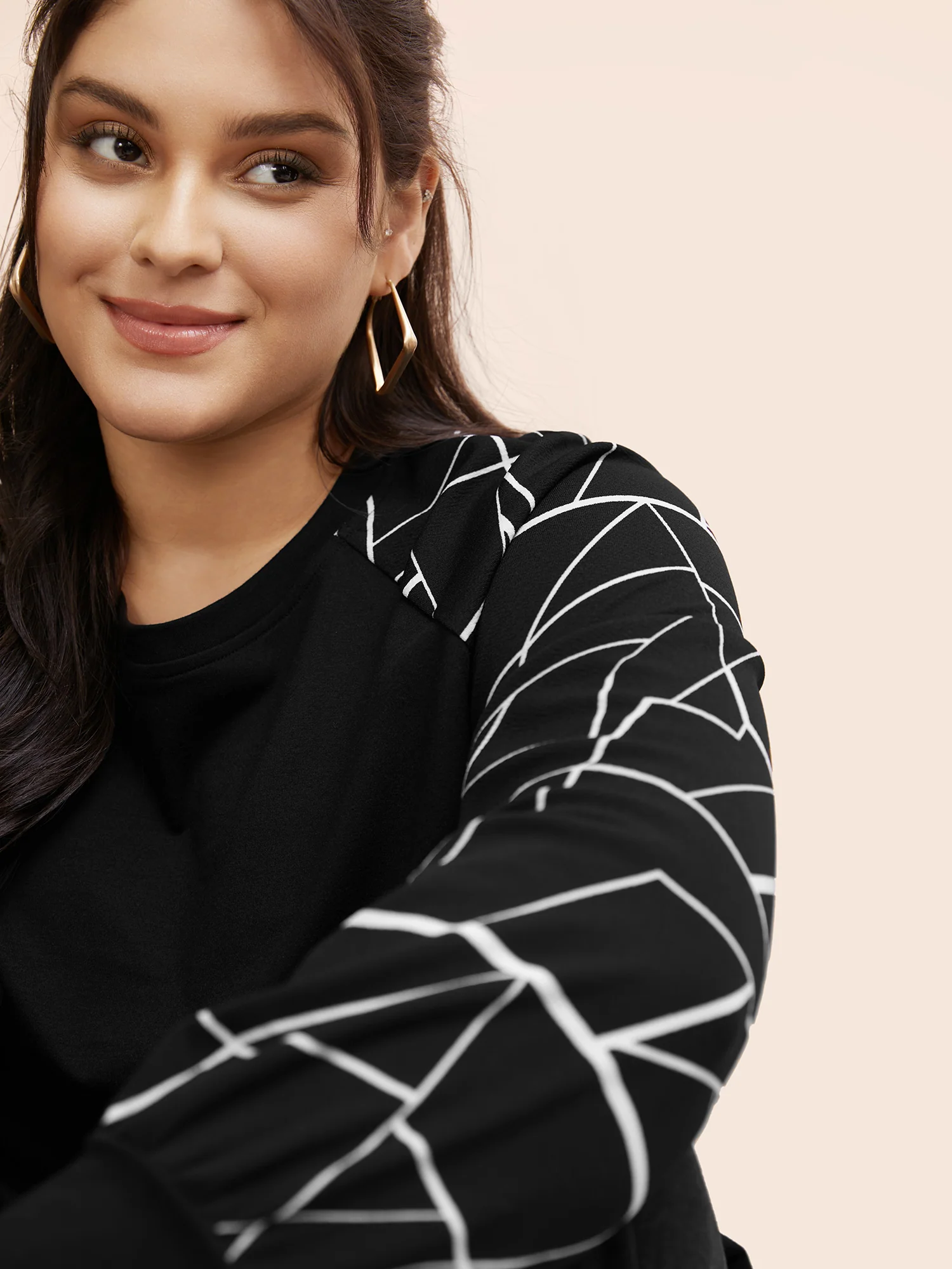 Geometric Round Neck Raglan Sleeve Sweatshirt - Image 4