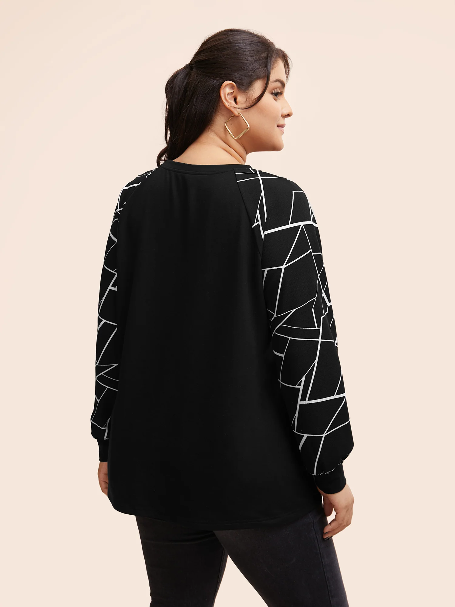 Geometric Round Neck Raglan Sleeve Sweatshirt - Image 5