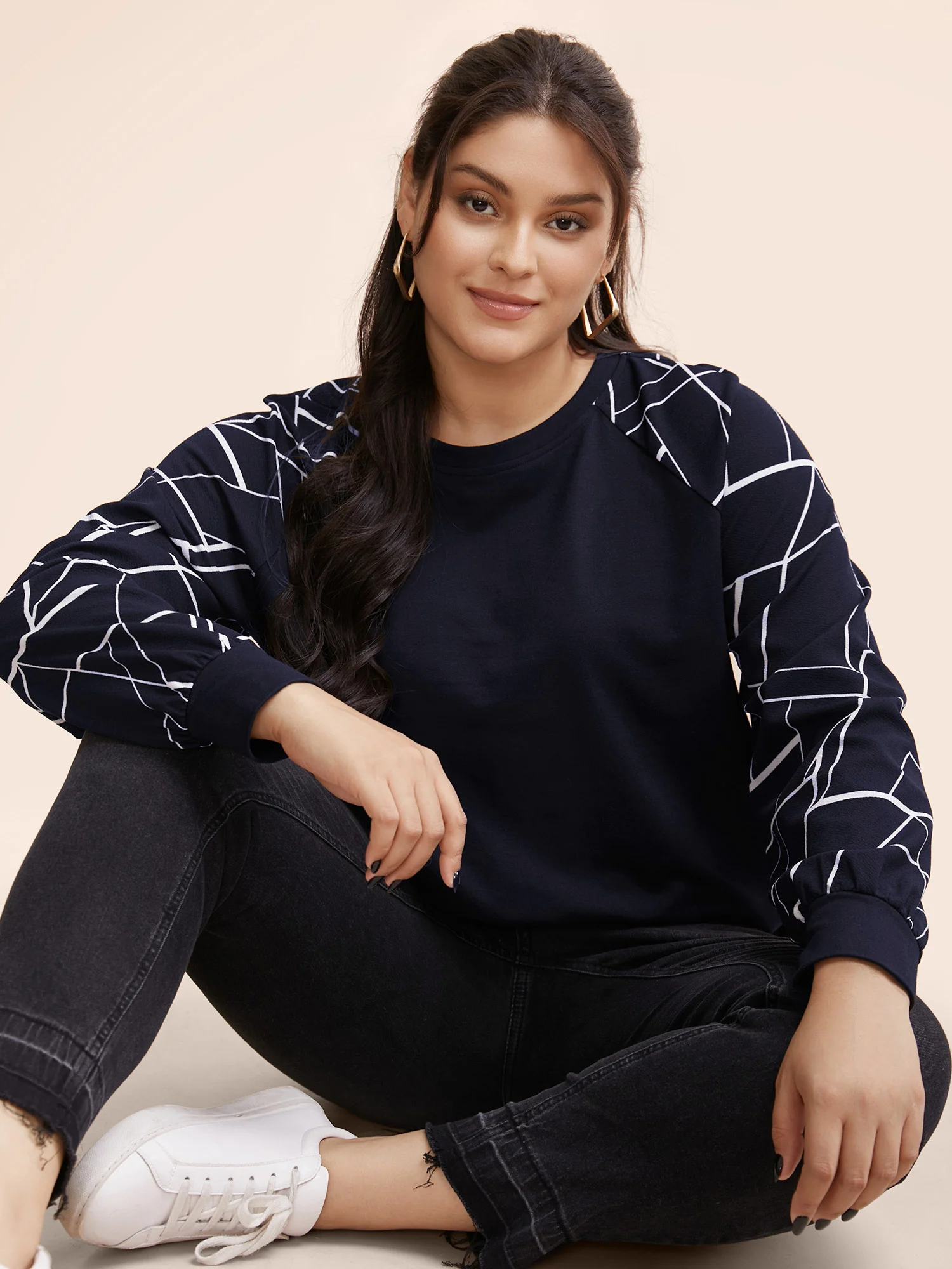 Geometric Round Neck Raglan Sleeve Sweatshirt - Image 9