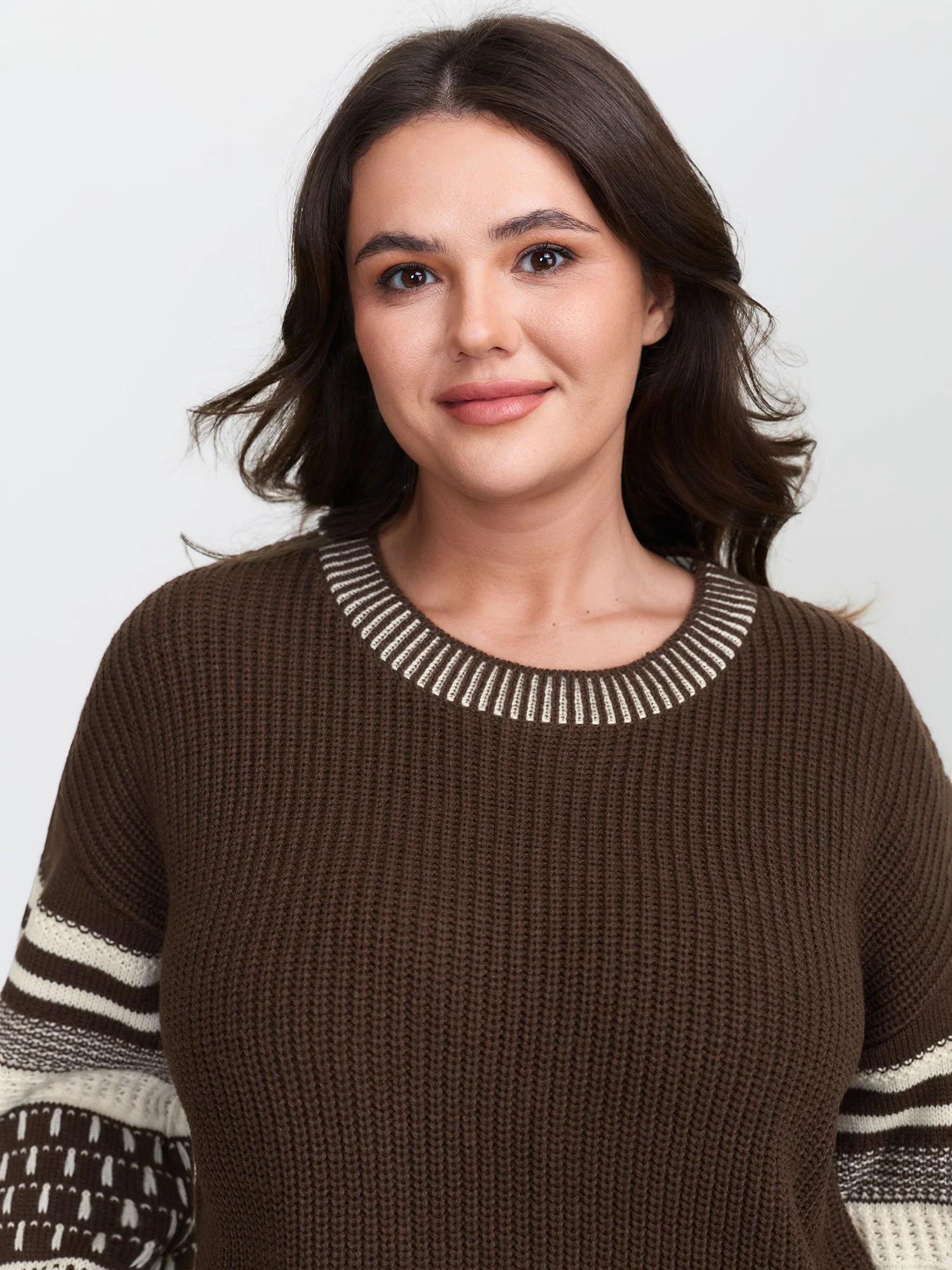 Geometric Stripe Sleeve Round Neck Pullover - Image 2