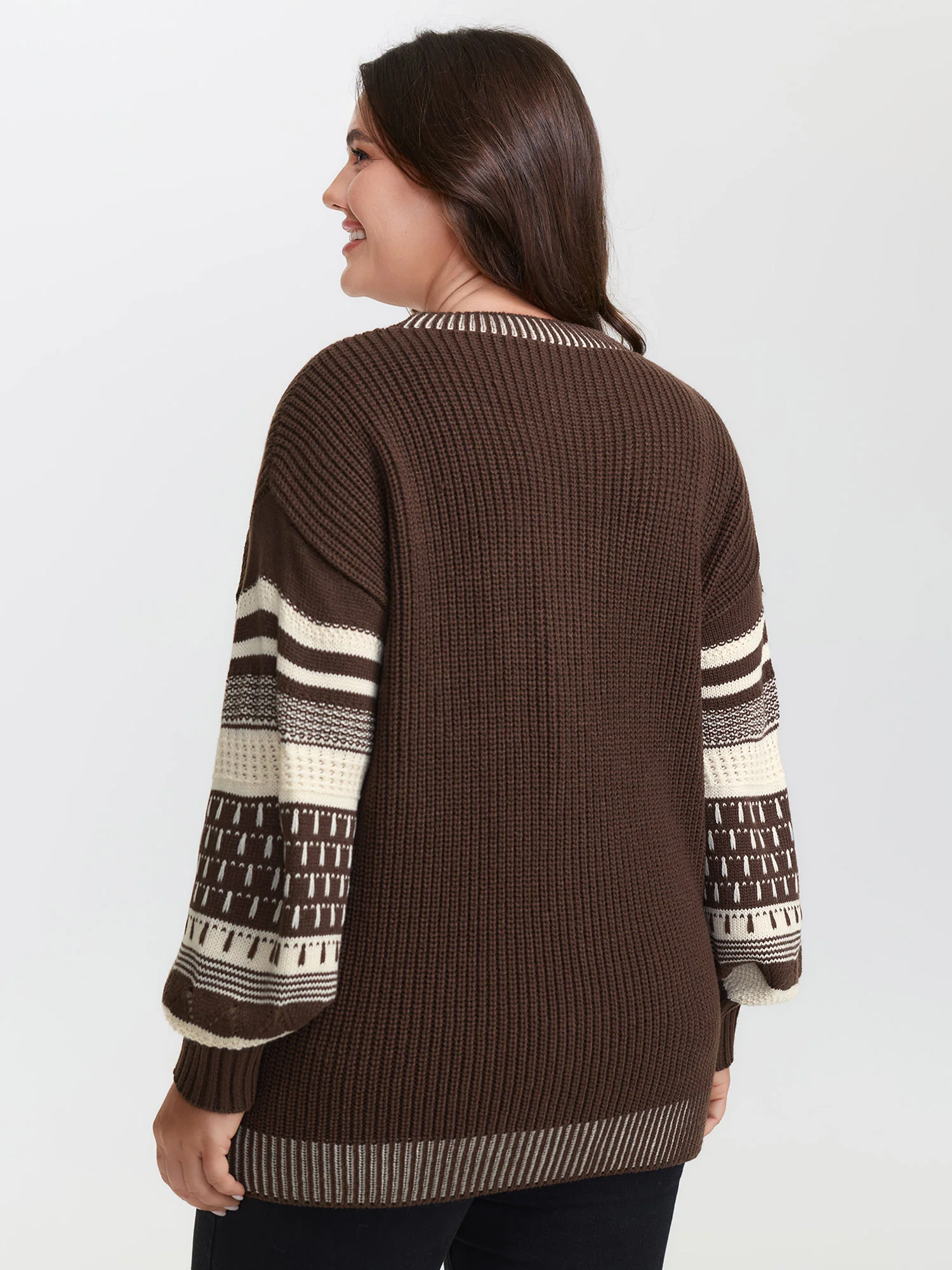Geometric Stripe Sleeve Round Neck Pullover - Image 4