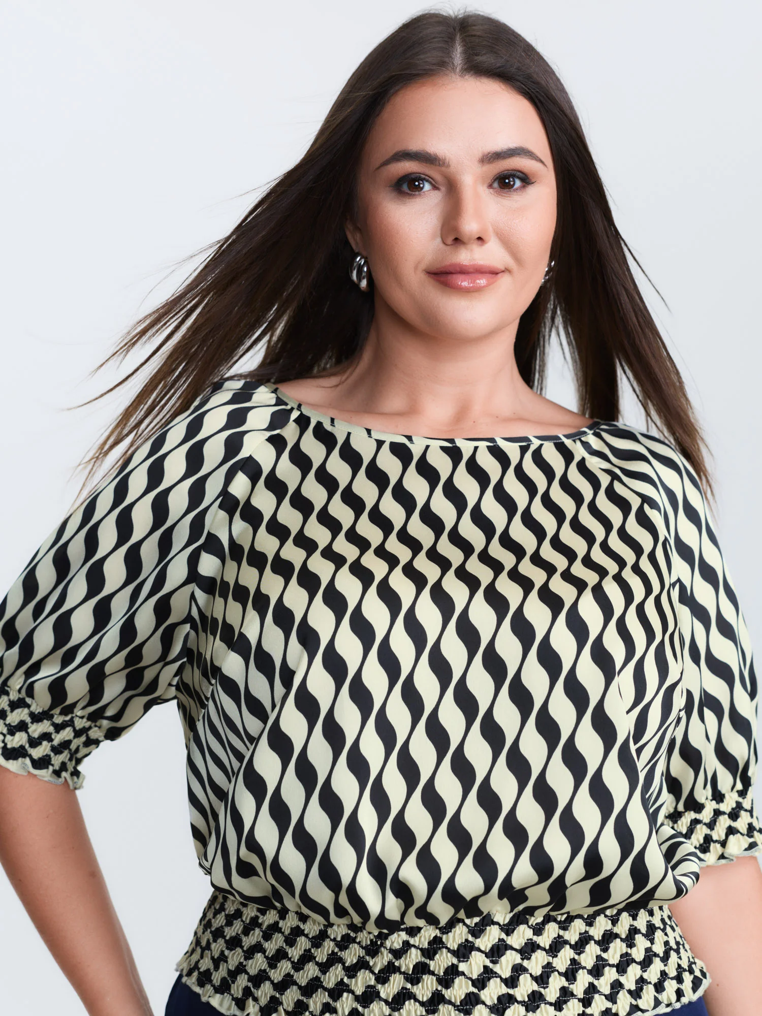 Geometric Stripes Stretchy Hem Blouse - Image 2