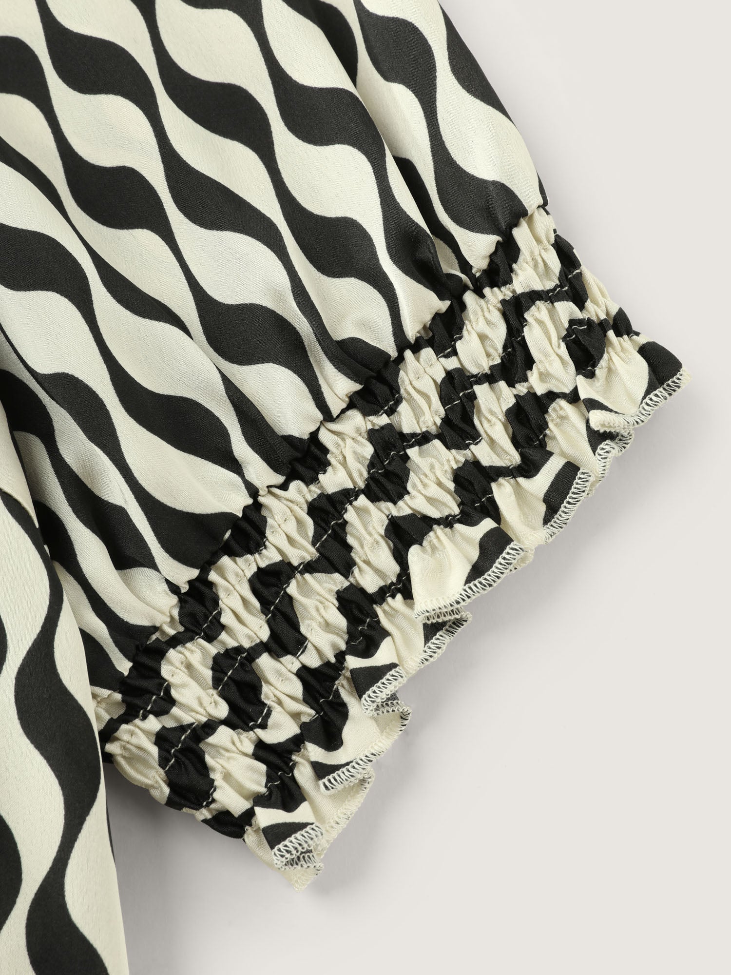 Geometric Stripes Stretchy Hem Blouse - Image 5