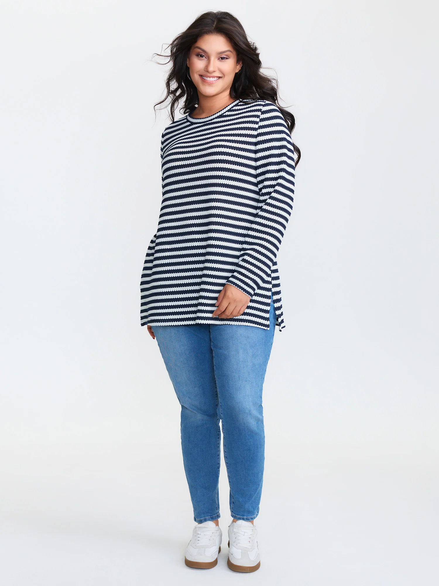 Geometric Texture Split Hem T-Shirt - Image 10