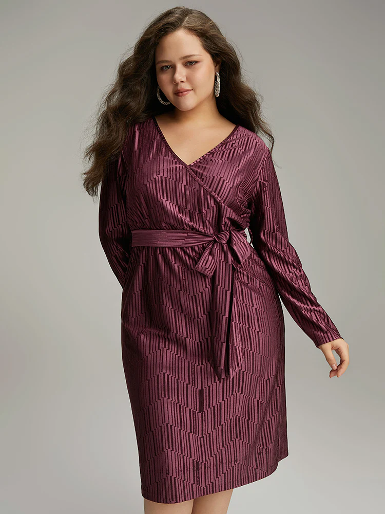 Geometric Velvet Belted Split Hem Dress - Image 4