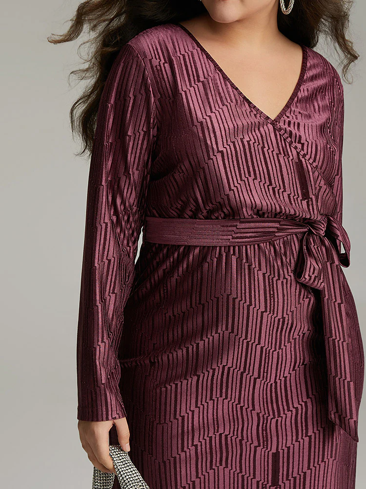 Geometric Velvet Belted Split Hem Dress - Image 7