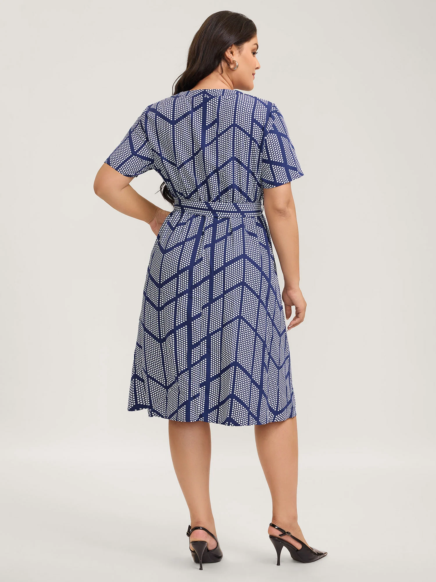 Geometrical Print Notched Collar Belted Midi Dress - Image 4