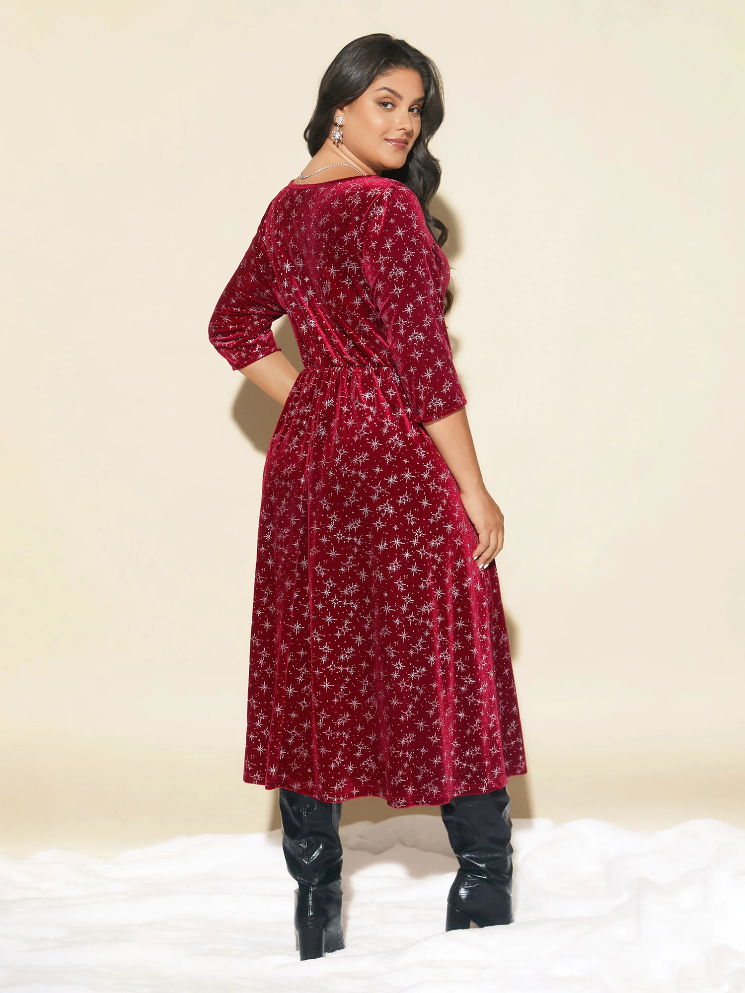 Embossed Velvet Sweetheart Neckline Midi Dress - Image 4