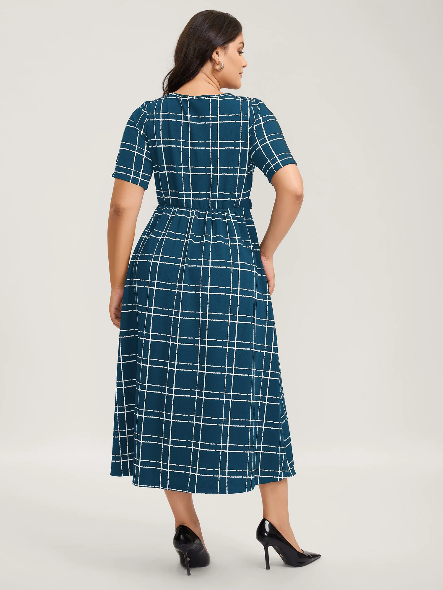 Grid Print Knit Belted Midi Dress - Image 11