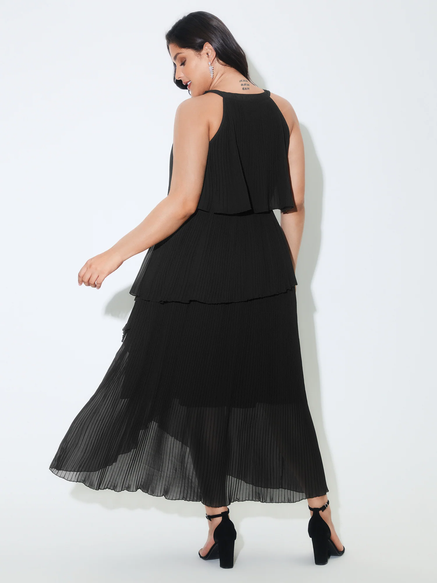 Halter Neck Layered Pleated Texture Maxi Dress - Image 3